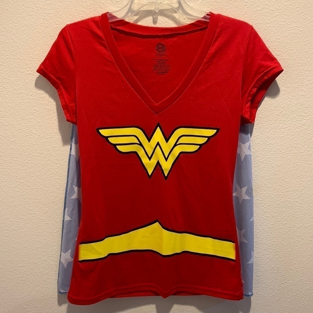NWOT DC Comics Wonder Woman Tp&Cape. Size L.​​​​​​​​​​​​​
